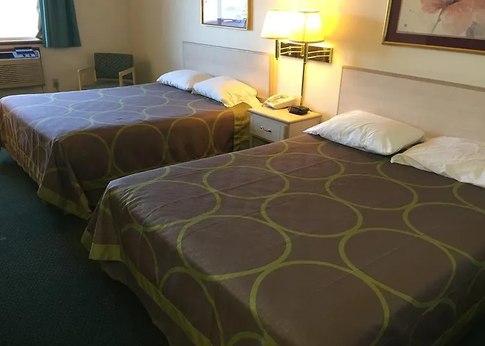 Super 8 By Wyndham Motel