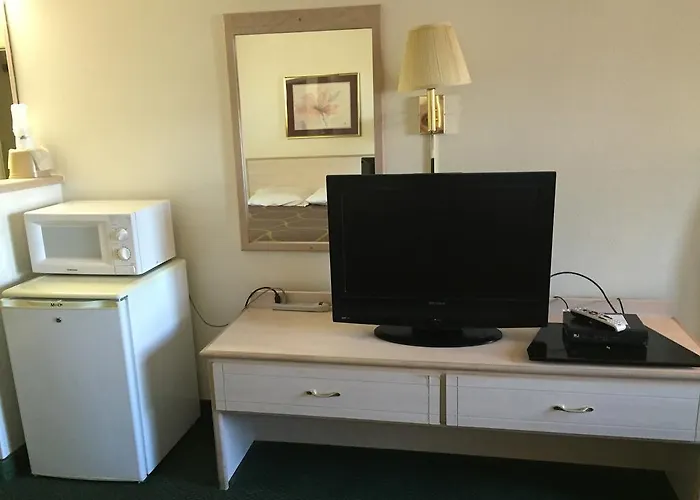 Super 8 By Wyndham Motel 2*