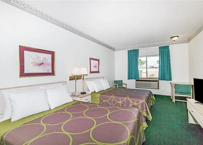 Super 8 By Wyndham Motel