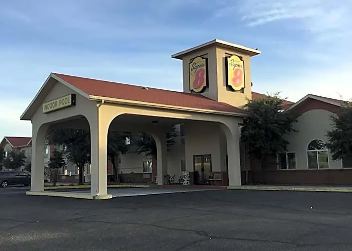 Super 8 By Wyndham Motel